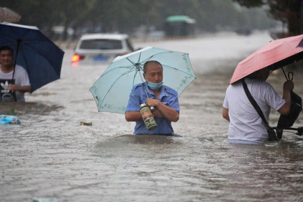 Tỉnh Hà Nam, Trung Quốc vừa trải qua đợt mưa lũ tồi tệ nhất trong lịch sử. Ảnh: Reuters