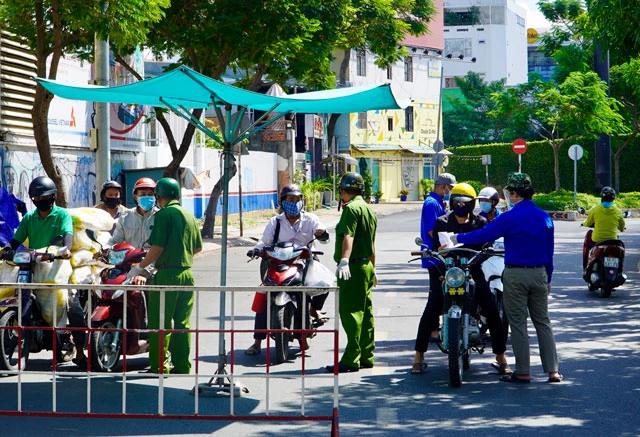 TP Hồ Chí Minh sẽ tăng cường lực lượng kiểm tra, tuần tra, kiểm soát để thực hiện nghiêm việc giãn cách.