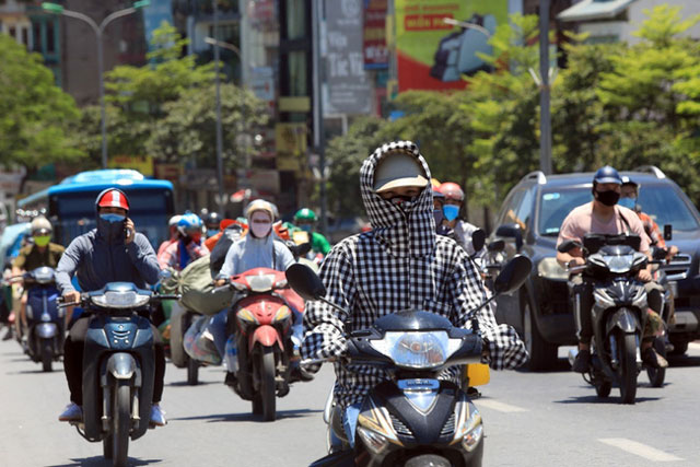 Bắc Bộ ngày nắng nóng, tối mưa dông