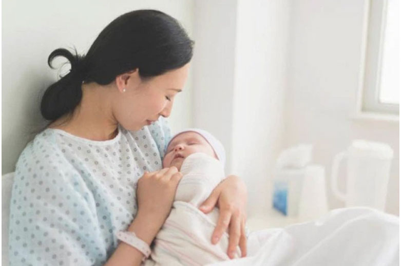 Cả tuần mẹ chồng cho ăn cơm cữ không canh, nàng dâu “ra chiêu” đến chồng cũng phải khen ngợi!