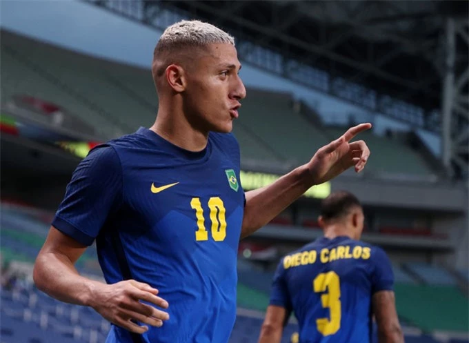 Richarlison có cú đúp bàn thắng