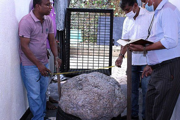 Đào giếng lấy nước, vô tình vớ được "tảng đá" khổng lồ, giá trị giúp mấy đời con cháu tiêu cũng không hết