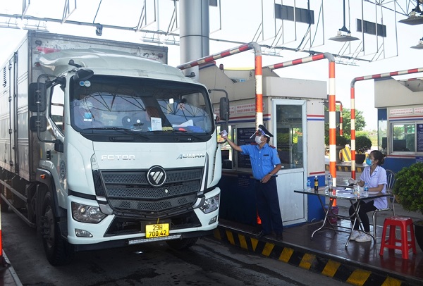 Kiến nghị bỏ giấy chứng nhận phương tiện, “luồng xanh” cho xe vận tải