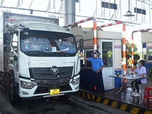 Kiến nghị bỏ giấy chứng nhận phương tiện, “luồng xanh” cho xe vận tải