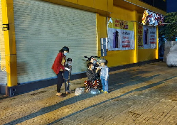 An Giang: Công an gọi phà giúp dân trong đêm để về quê sau cách ly