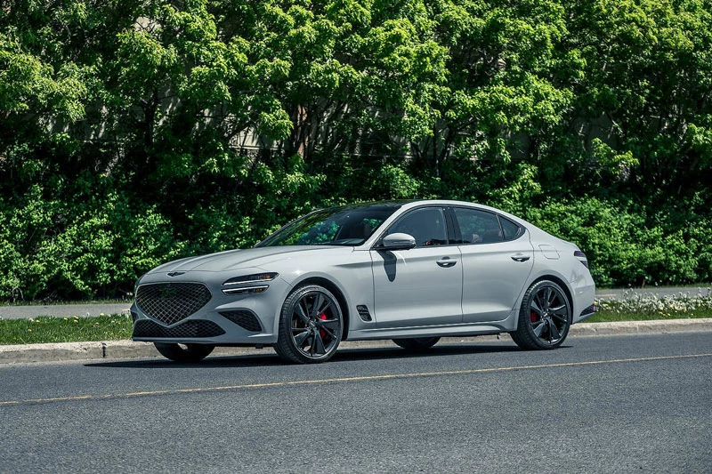 8. Genesis G70 2022 (giá khởi điểm của biến thể AWD: 39.625 USD, điểm tổng thể: 8,5/10).