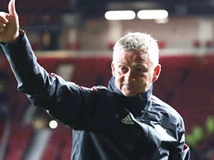 Solskjaer lần đầu lên tiếng về thương vụ Varane