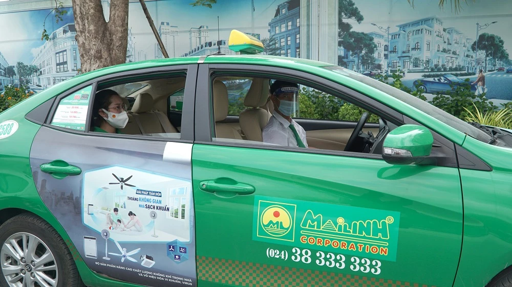 200 xe taxi Mai Linh bắt đầu hoạt động phục vụ người dân trong tình huống khẩn cấp trên địa bàn TP Hà Nội, từ chiều 28/7. 200 xe taxi Mai Linh bắt đầu hoạt động phục vụ người dân trong tình huống khẩn cấp trên địa bàn TP Hà Nội, từ chiều 28/7.