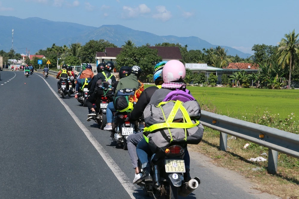 Khoảng 1 tuần trở lại đây, lượng người từ TP Hồ Chí Minh và các tỉnh phía Nam tự đi phương tiện cá nhân trở về quê rất nhiều.