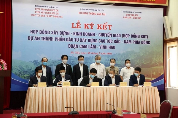 Lễ ký kết hợp đồng BOT Cao Lâm - Vĩnh Hảo. 