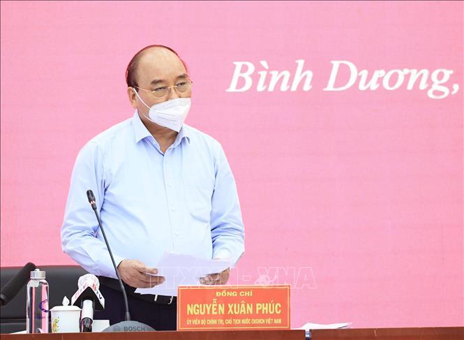 Chủ tịch nước Nguyễn Xuân Phúc: Bình Dương cần giảm tải hệ thống y tế trong chống dịch COVID-19