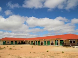 Tài tử Jo In-sung góp hàng trăm nghìn USD xây trường ở Tanzania