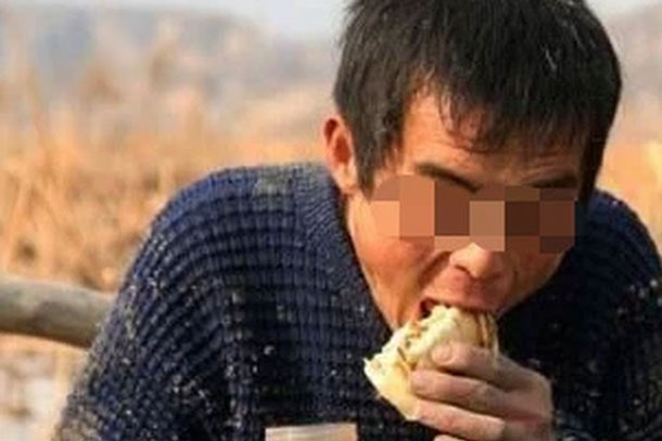 Bố là công nhân đi họp phụ huynh cho con bị các cha mẹ khác coi thường, Hiệu trưởng vào lớp nói 1 câu, lộ ra chuyện không ngờ