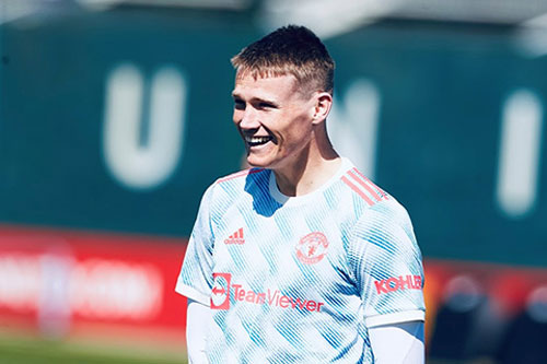 Man United công bố áo đấu sân khách mùa 2021/22 nhận vô số lời khen
