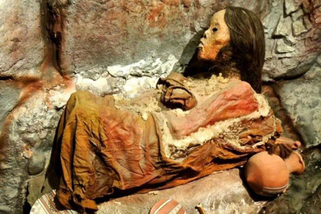 Tuyết tan, xác ướp trên đỉnh núi lăn xuống, tiết lộ tội ác kinh hoàng