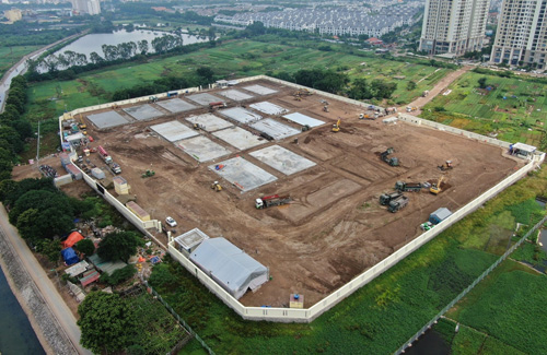 Ảnh: Bệnh viện dã chiến quy mô lớn đang được xây dựng ở Hà Nội