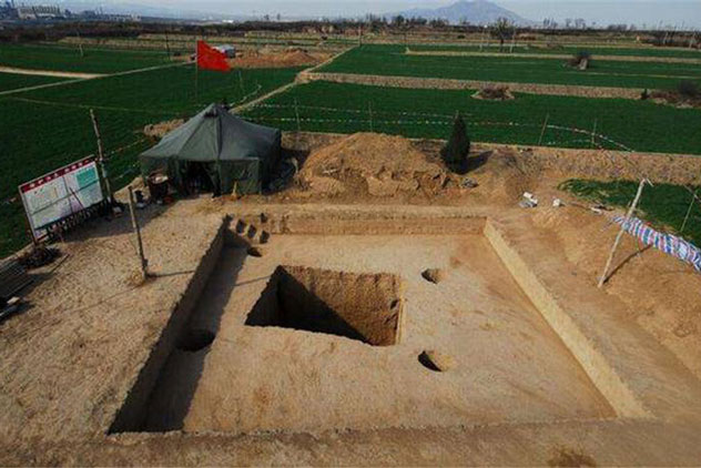 Để nhanh thành triệu phú, cả ngôi làng cùng tham gia trộm hàng trăm ngôi mộ và bán đi vô số cổ vật niên đại 3.000 năm: Kết cục cay đắng!