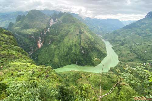 Chi&#xEA;m ng&#x1B0;&#x1EE1;ng v&#x1EBB; &#x111;&#x1EB9;p h&#xF9;ng v&#x129; c&#x1EE7;a s&#xF4;ng Nho Qu&#x1EBF;