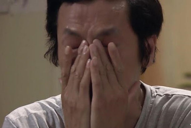 Mất 35 tỉ đồng trong tài khoản ngân hàng sau 2 cuộc điện thoại, ông lão 70 tuổi hoảng loạn cầu cứu cảnh sát