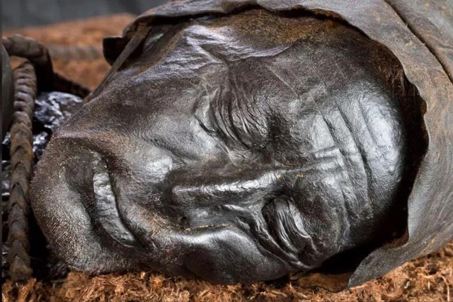 Thi thể của Toullund Man" đã được bảo quản tốt trong than bùn.