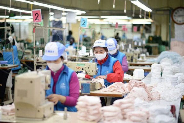 Khó khăn bủa vây, "giải cứu" doanh nghiệp mùa COVID-19