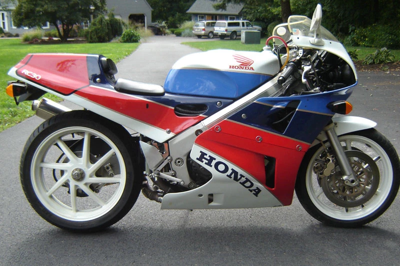 4. Honda RVF 750.