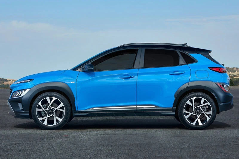 6. Hyundai Kona 2021 (giá khởi điểm: 21.900 USD, điểm tổng thể: 8,4/10).