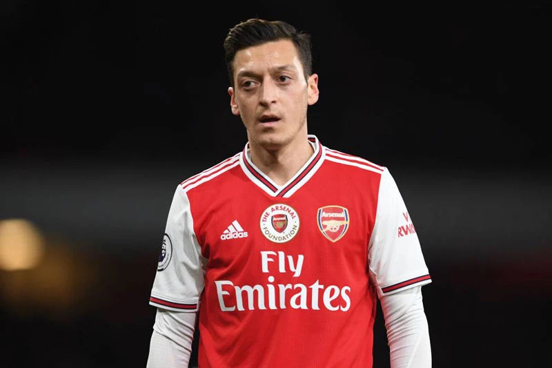 6. Mesut Ozil (mua từ Real Madrid, 2013, 42 triệu bảng).