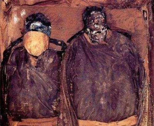 Ngôi mộ hai hài cốt được tìm thấy ở Cáp Nhĩ Tân: Chuyên gia pháp y khám nghiệm thì tìm thấy chi tiết đau lòng - Ảnh 2.