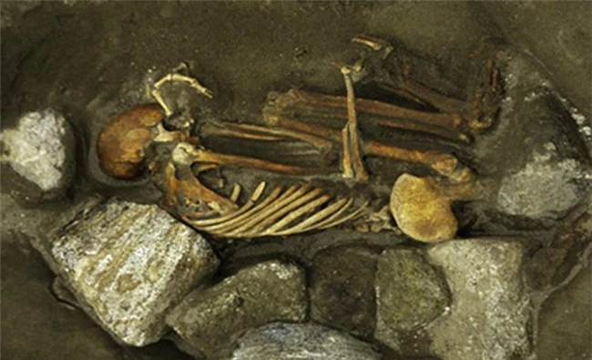 Phát hiện xác ướp 3.000 năm tuổi co quắp như bào thai dưới ngôi nhà cổ, các nhà khảo cổ mang về nghiên cứu rồi bàng hoàng biết được sự thật về 6 mạng người - Ảnh 2.