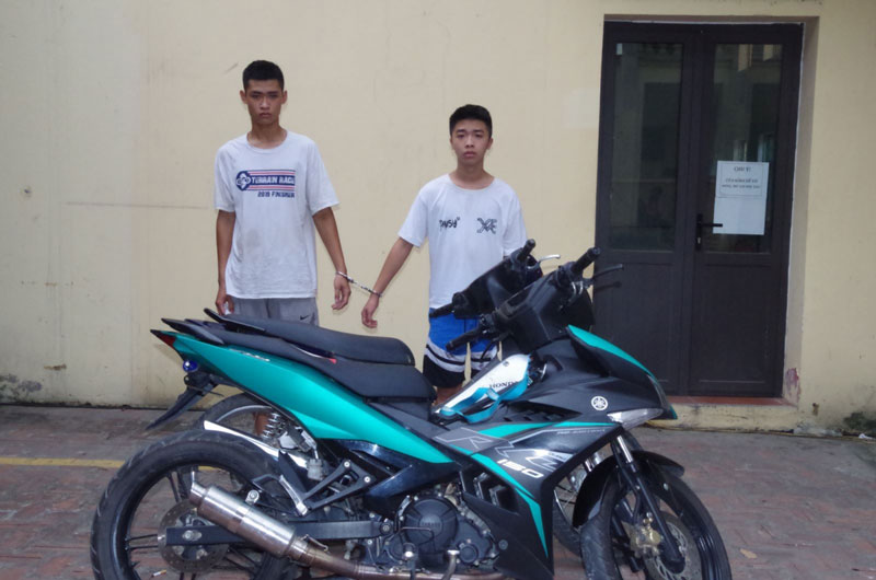 Bắc Ninh bắt 2 đối tượng dùng dao khống chế cướp tài sản sau 48h gây án