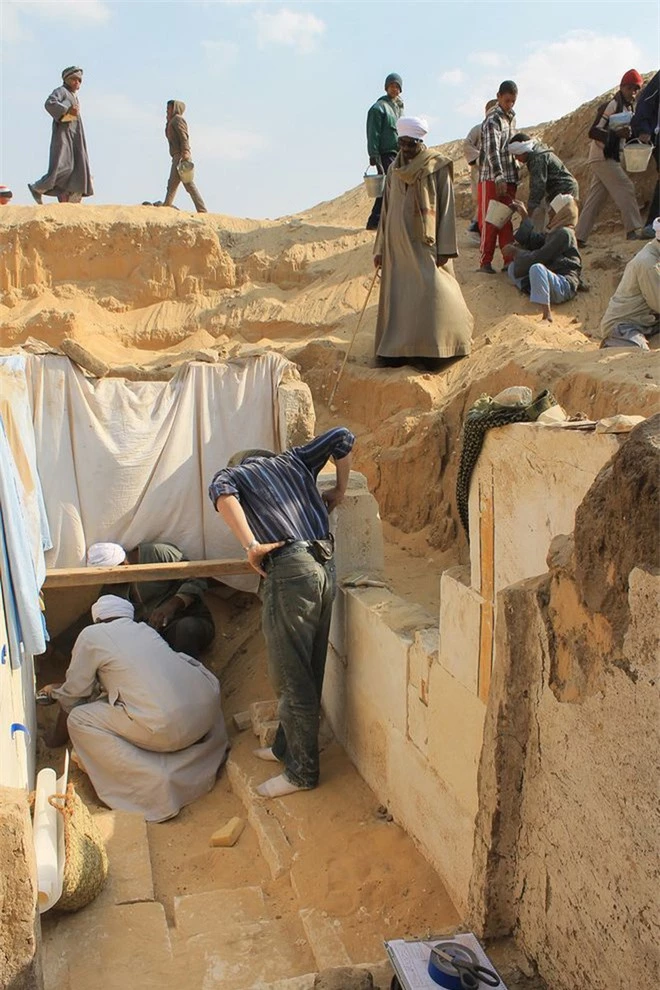 Khai quật lăng mộ pharaoh hiếm hoi không được ướp xác, chuyên gia kinh ngạc: Pharaoh cũng là kẻ đạo mộ? - Ảnh 2.