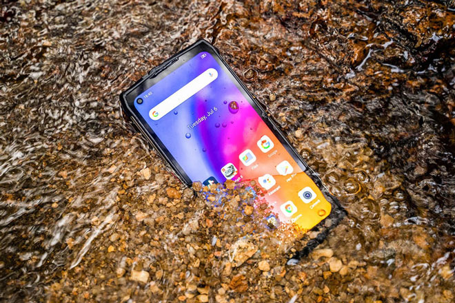 Trên tay smartphone siêu bền bỉ, chống nước, pin 13.200 mAh, RAM 8 GB, giá 9,2 triệu