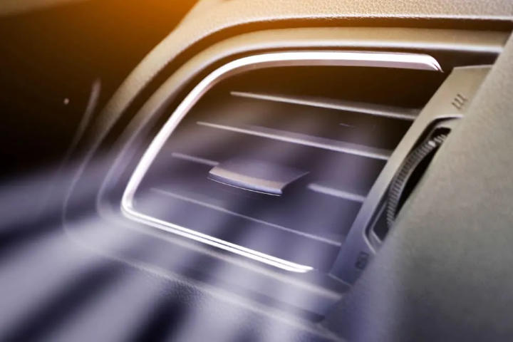 Cách khử mùi mốc trong hệ thống điều hoà xe hơi