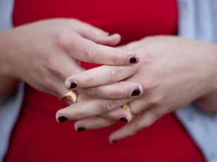 7 thói quen hằng ngày đang hủy hoại móng tay của bạn