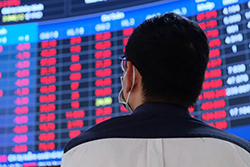 Thị trường chứng khoán ngày 2/8: Áp lực bán mạnh cuối phiên