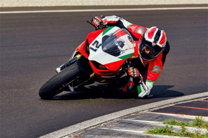 Cận cảnh Ducati Panigale V2 phiên bản đặc biệt 16