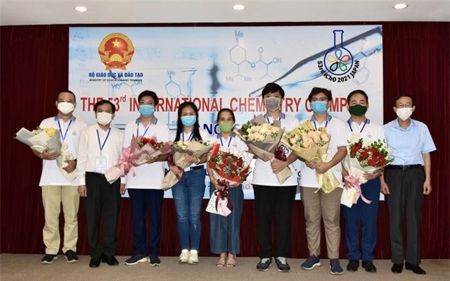 Việt Nam giành 3 HCV tại Olympic Hóa học quốc tế năm 2021 - Ảnh 2.