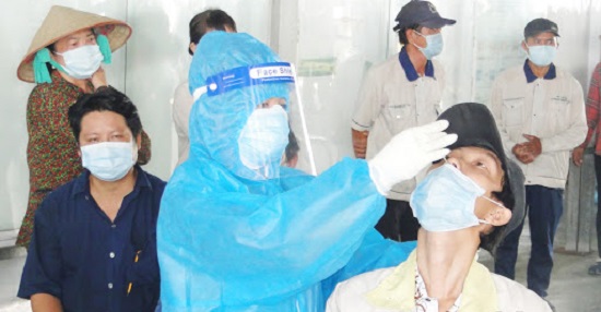Tiền Giang: Hoàn tất lấy mẫu tầm soát 100% công nhân doanh nghiệp thực hiện "3 tại chỗ"