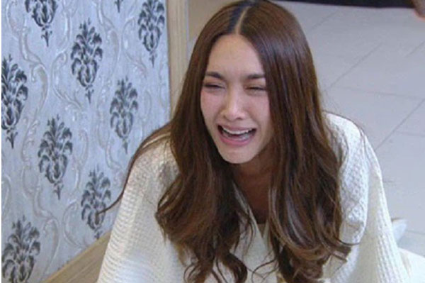 Nghe tiếng khóc của đứa con nhỏ bên nhà hàng xóm, tôi chạy sang thì bàng hoàng khi biết chồng đã bế con lớn bỏ đi
