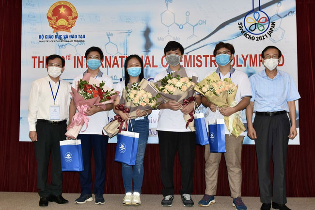 Việt Nam giành 3 HCV tại Olympic Hóa học quốc tế năm 2021