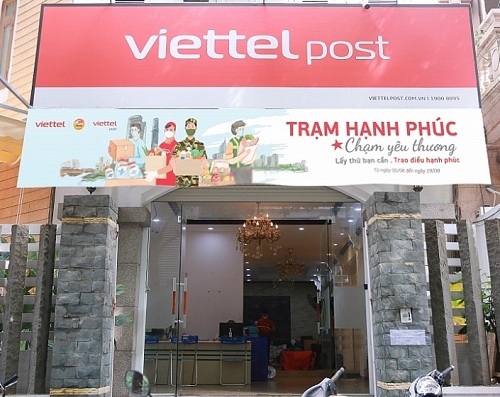 Viettel Post lập điểm thiện nguyện tặng thực phẩm cho người dân khó khăn tại TP Hồ Chí Minh