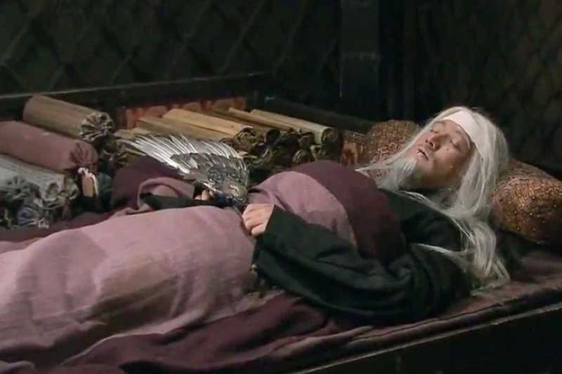 Lý giải nguyên nhân Gia Cát Lượng khỏe mạnh vẫn 'thích' ngồi xe lăn và lúc chết ngậm 7 hạt gạo