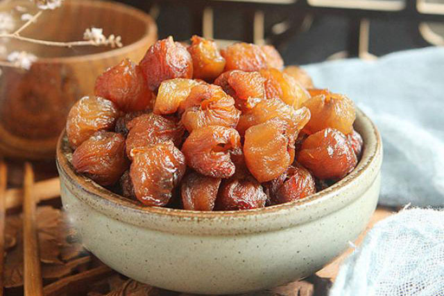 Ngay tại nhà, chị em cũng làm được long nhãn dẻo ngọt, ngon bổ