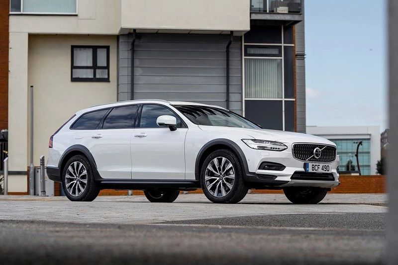 6. Volvo V90 Cross Country.