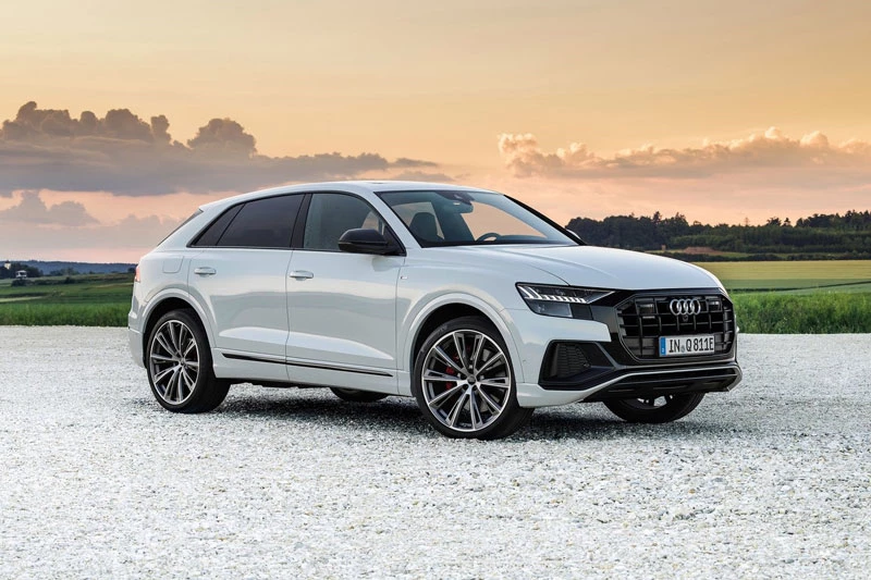 SUV hạng sang cỡ trung 2 hàng ghế tốt nhất: Audi Q8 2021.