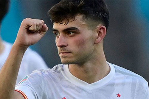 Pedri cân bằng kỷ lục 72 trận/mùa của Bruno Fernandes