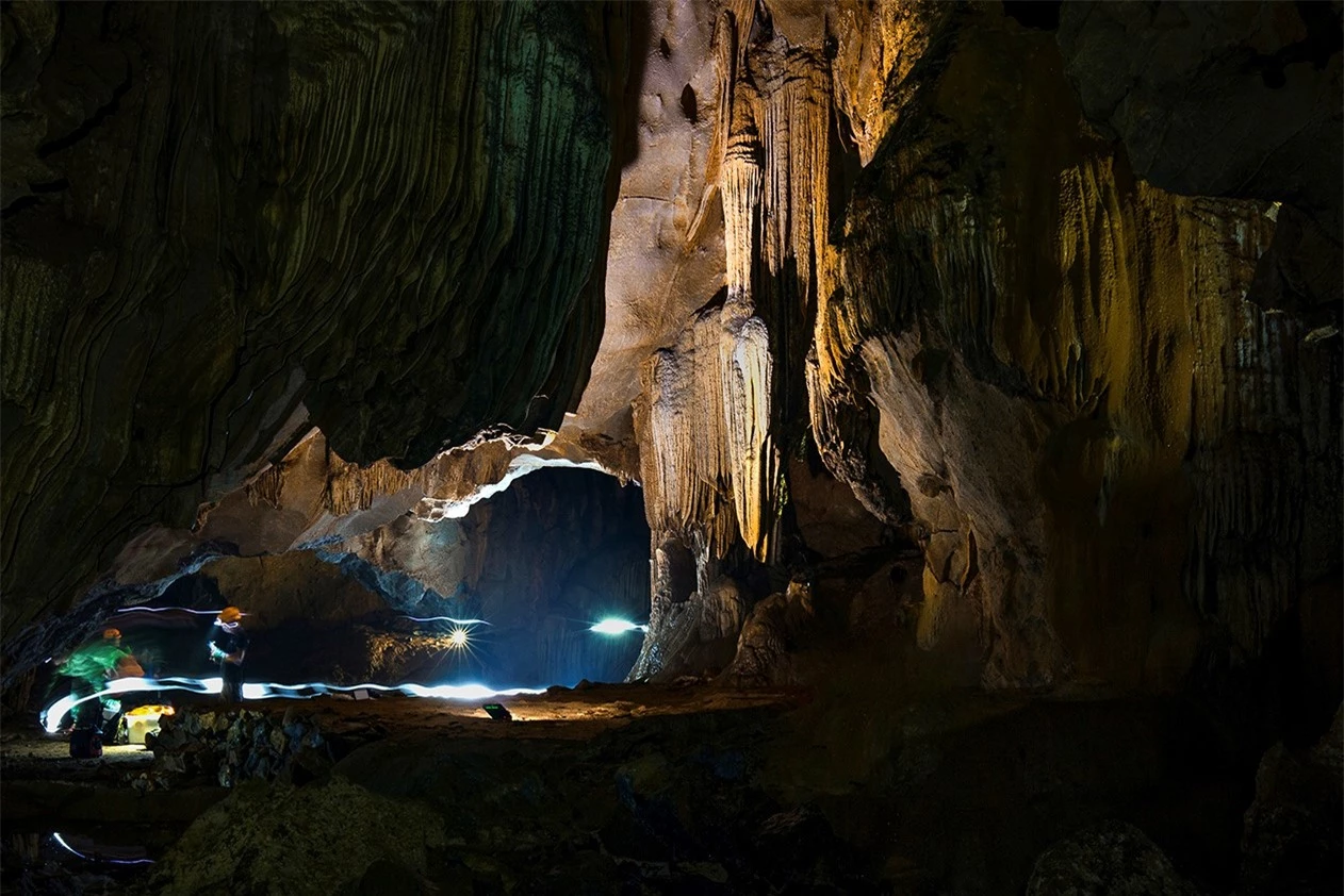 Quảng Bình khám phá hang Chà Lòi -1