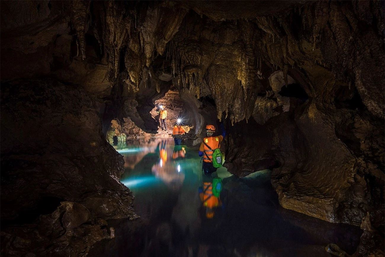 Khám phá hang Chà Lòi, Quảng Bình -1