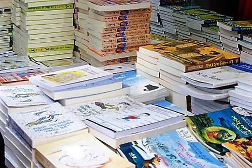 Th&#x1EE7; t&#x1B0;&#x1EDB;ng ph&#xEA; duy&#x1EC7;t ch&#x1B0;&#x1A1;ng tr&#xEC;nh &#x111;&#x1EB7;t h&#xE0;ng xu&#x1EA5;t b&#x1EA3;n ph&#x1EA9;m s&#x1EED; d&#x1EE5;ng ng&#xE2;n s&#xE1;ch nh&#xE0; n&#x1B0;&#x1EDB;c